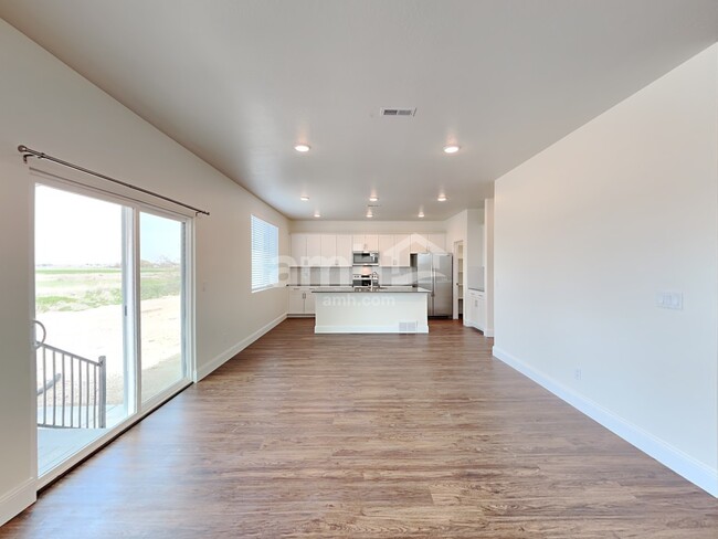 Building Photo - 3354 S Fields Avenue