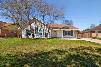 Building Photo - 15116 Rosewood St