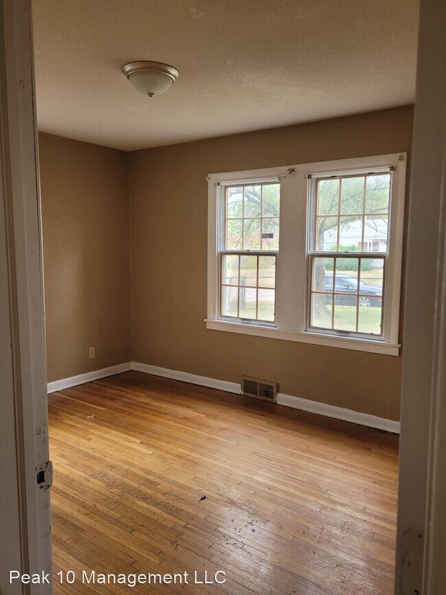 Building Photo - 4 br, 1 bath House - 2310 N. Green