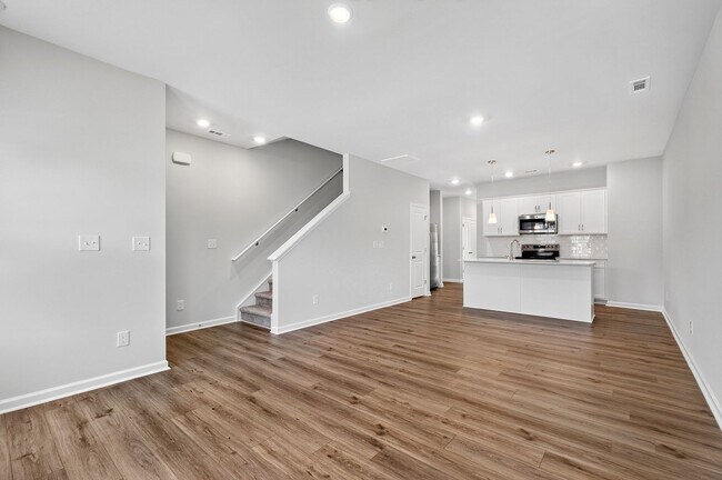 Foto del edificio - Modern 3BR Townhome with Garage | Open Floor Plan | Convenient Garner Location Near Raleigh