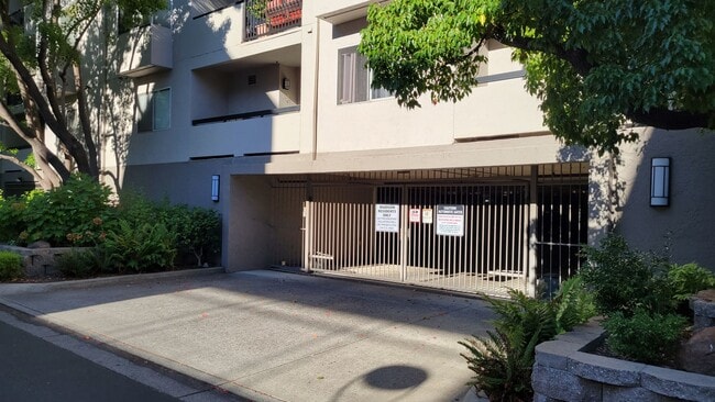 Foto del edificio - Spacious 1 Bedroom with great walking score