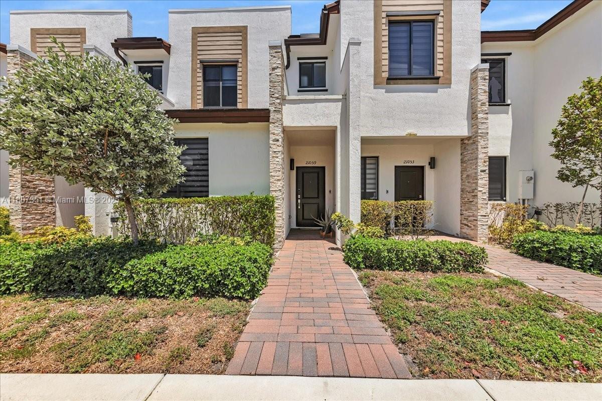 Foto principal - 21059 NE 8th Ave