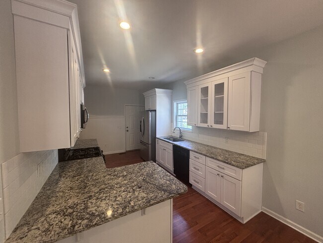 Building Photo - 100 Kingswood Cir