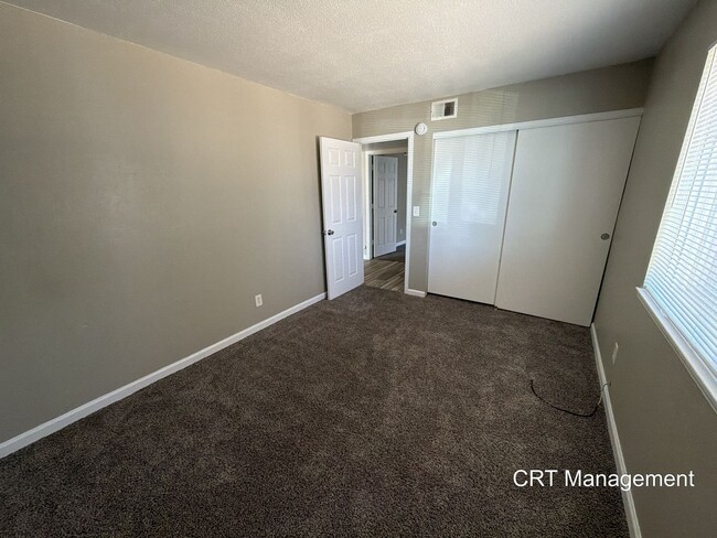 Photo - Spacious 3-Bedroom Condo with In-Unit Laundry – Convenient Aurora Location
