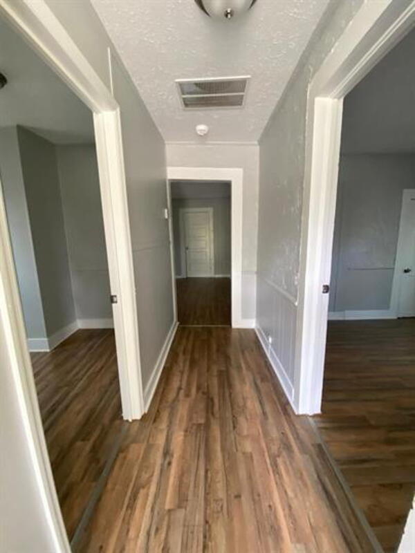 Foto del edificio - 110 W Mitchell St