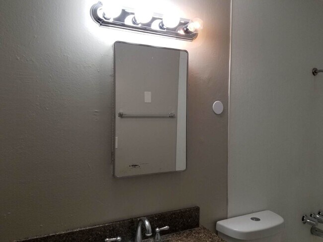Foto del edificio - FANTASTIC TWO BEDROOMS 1 BATHROOM NORTH PH...