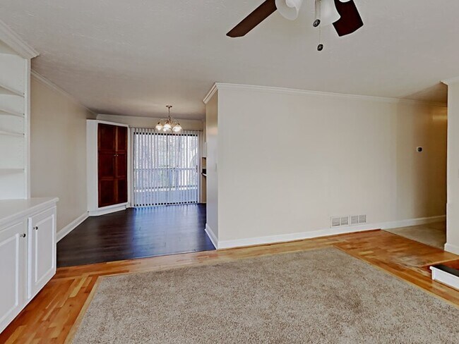 Building Photo - 3231 Summer Wood Cir