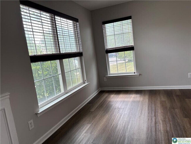 Foto del edificio - 1495 Artisan Ct