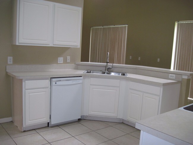Building Photo - 1407 Swan Ct
