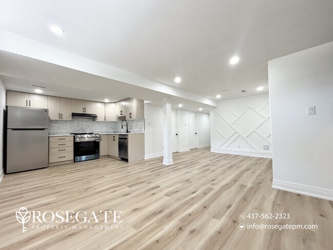 Photo du bâtiment - Spacious 3-Bedroom Basement Apartment with In-Unit Laundry – Hamilton