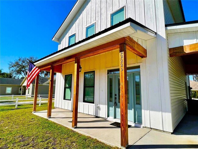 Foto del edificio - 22229 Carson Dr