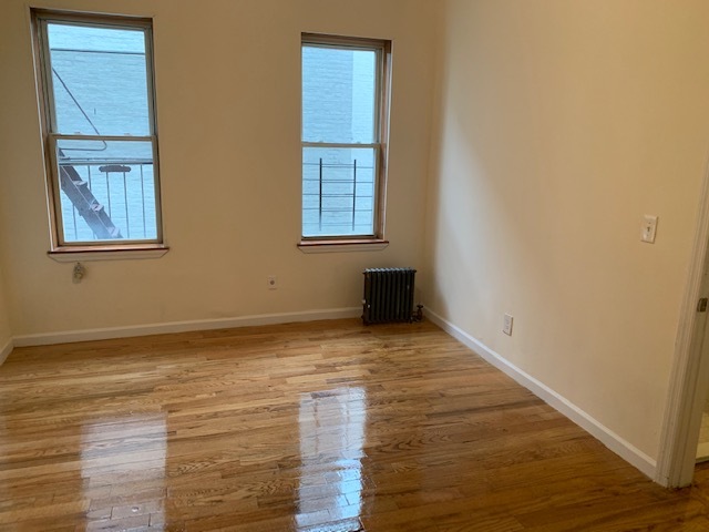 Foto del edificio - 593 Riverside Dr