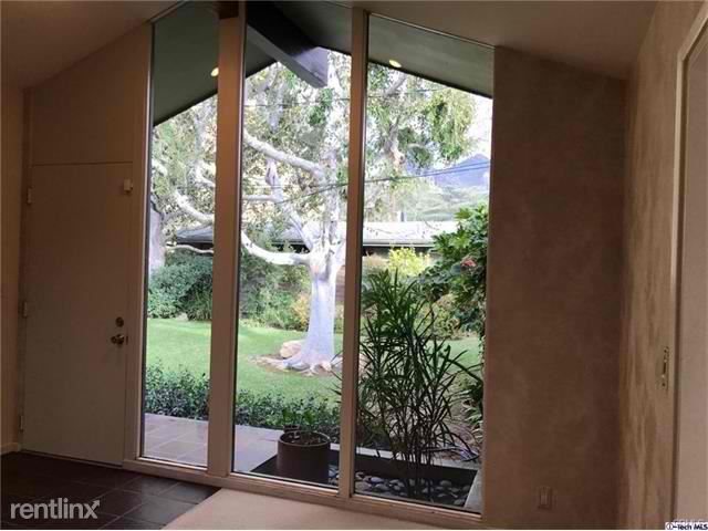 Building Photo - 1453 E Loma Alta Dr