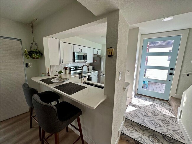 Foto del edificio - 1308 Matthews Ln