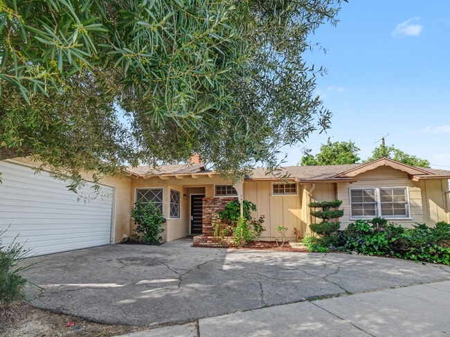 Building Photo - 4413 Canoga Dr