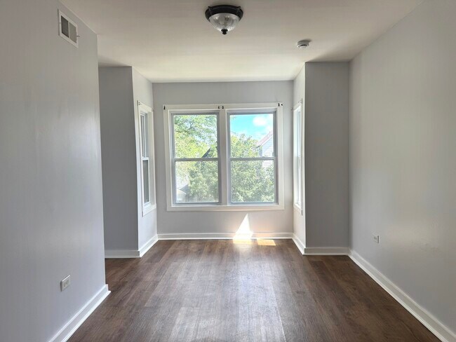 Foto del edificio - 1632 N Fairfield Ave