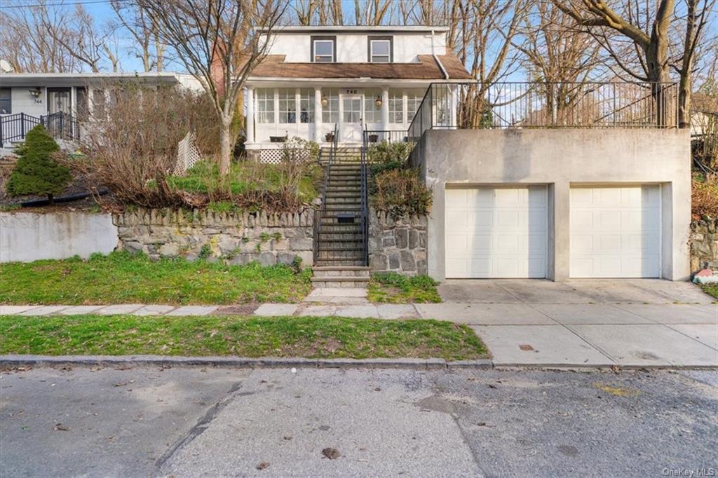 Primary Photo - 740 Warburton Ave