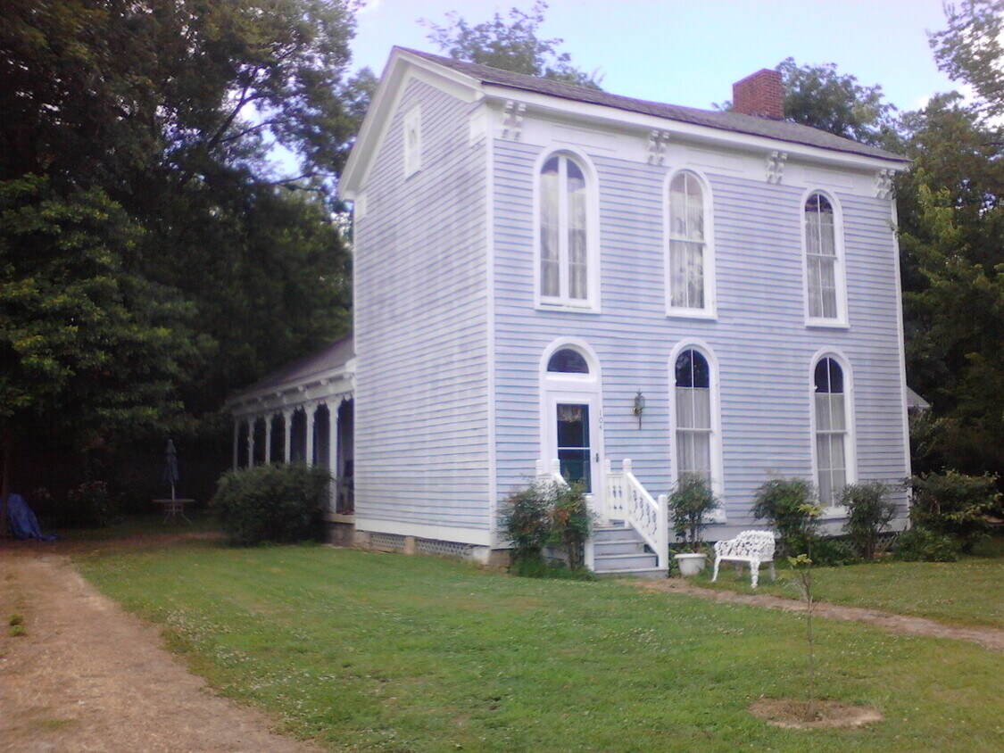 Primary Photo - 104 N Cedar St
