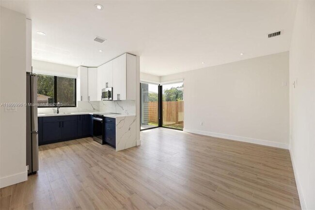 Foto del edificio - 3 bedroom in Miami FL 33150