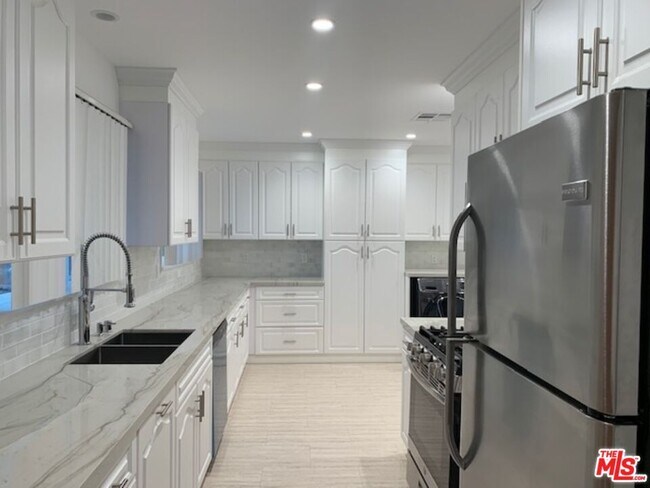 Foto del edificio - 6043 S Garth Ave