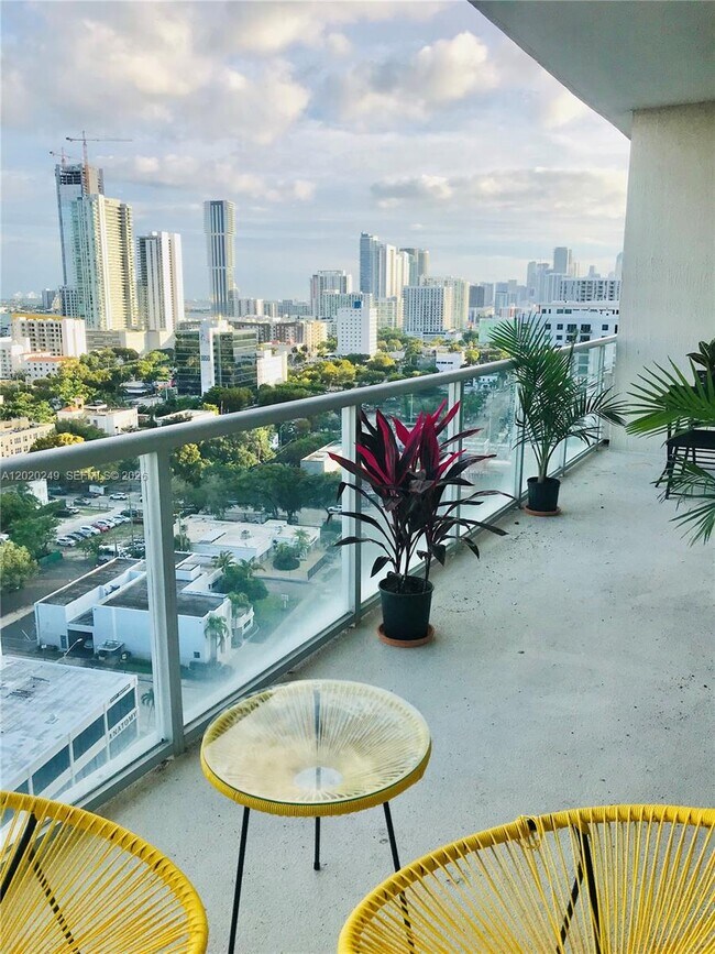 Foto del edificio - 3470 E Coast Ave