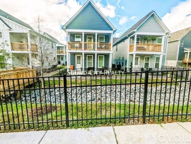 Photo - 806 Briar Circle- House