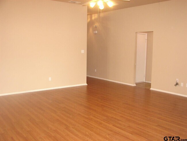 Building Photo - 163 Ken Cir