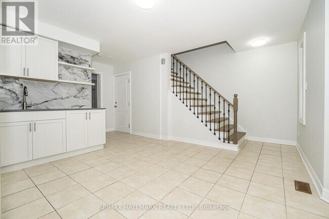 Building Photo - 125 Viella St