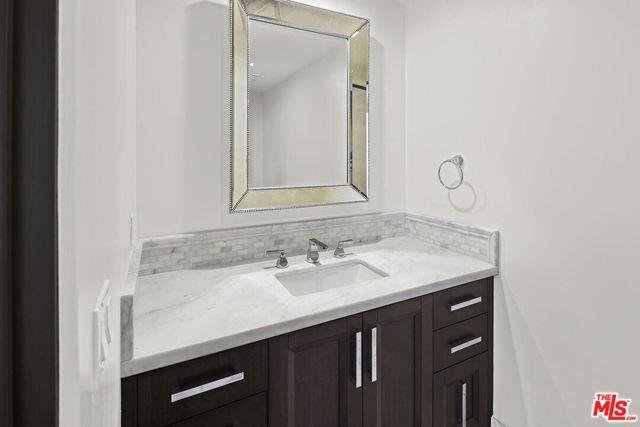 Foto del edificio - 10523 Ashton Avenue, Los Angeles, CA 90024...