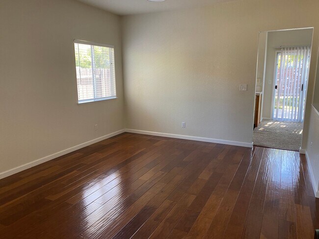 Foto del edificio - 8765 Clay Glen Way