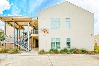 Building Photo - 1511 Don Camilo Blvd