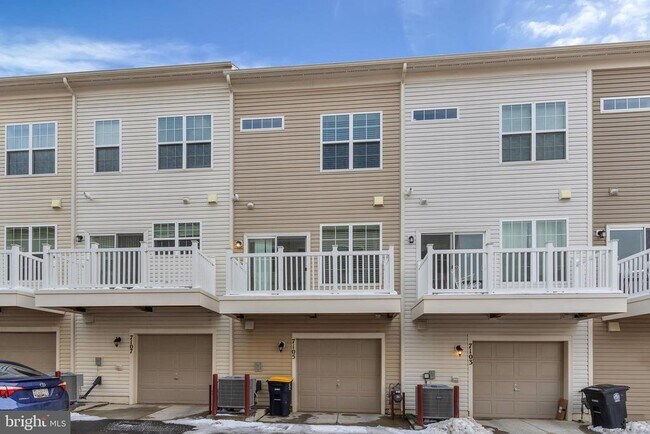 Building Photo - 7105 Rowlock Aly