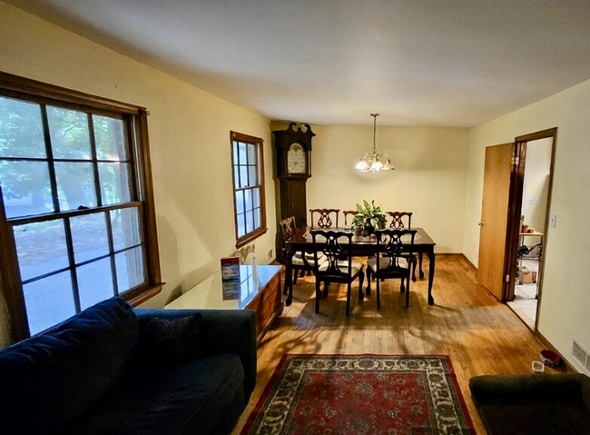 Building Photo - 409 Maplecliff Dr