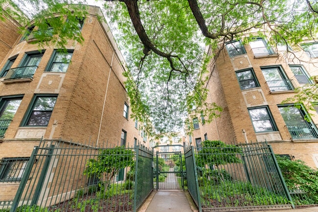 Foto del edificio - 7025 N Sheridan Rd