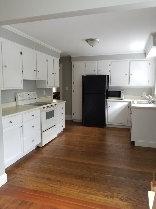 Building Photo - 5 Lessard Ave