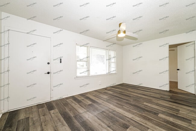 Building Photo - 3424 Willow Creek Dr