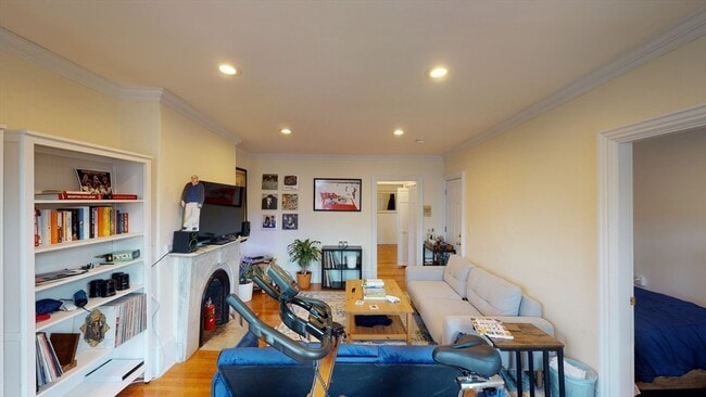 Building Photo - 6 Brimmer St