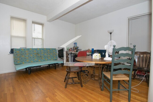 Building Photo - Central Location Steps from the T Stop. He...