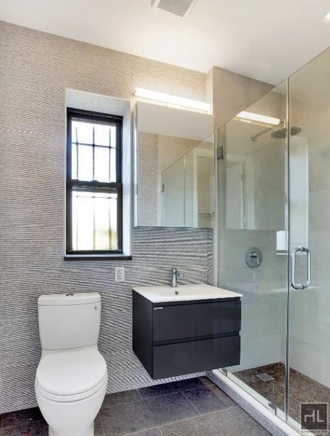 Building Photo - STANTON ST.