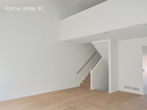 Building Photo - 3-bedroom 2-bath 1.5-Story Duplex  #1931