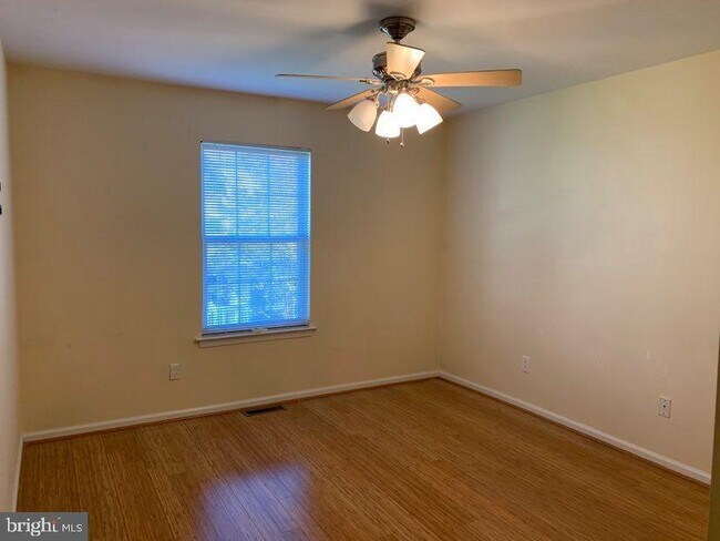 Building Photo - 3806 Grenwich Ln
