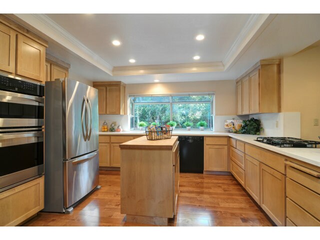 Building Photo - 22654 Oakcrest Ct