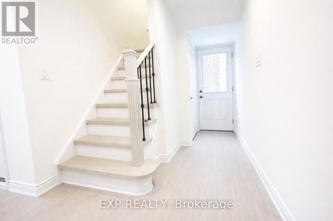 Photo du bâtiment - 384 Westwood Dr