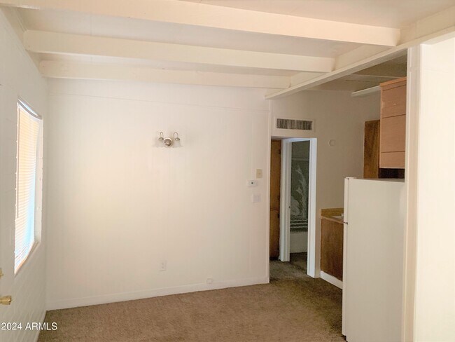 Building Photo - 678 S Grand Dr