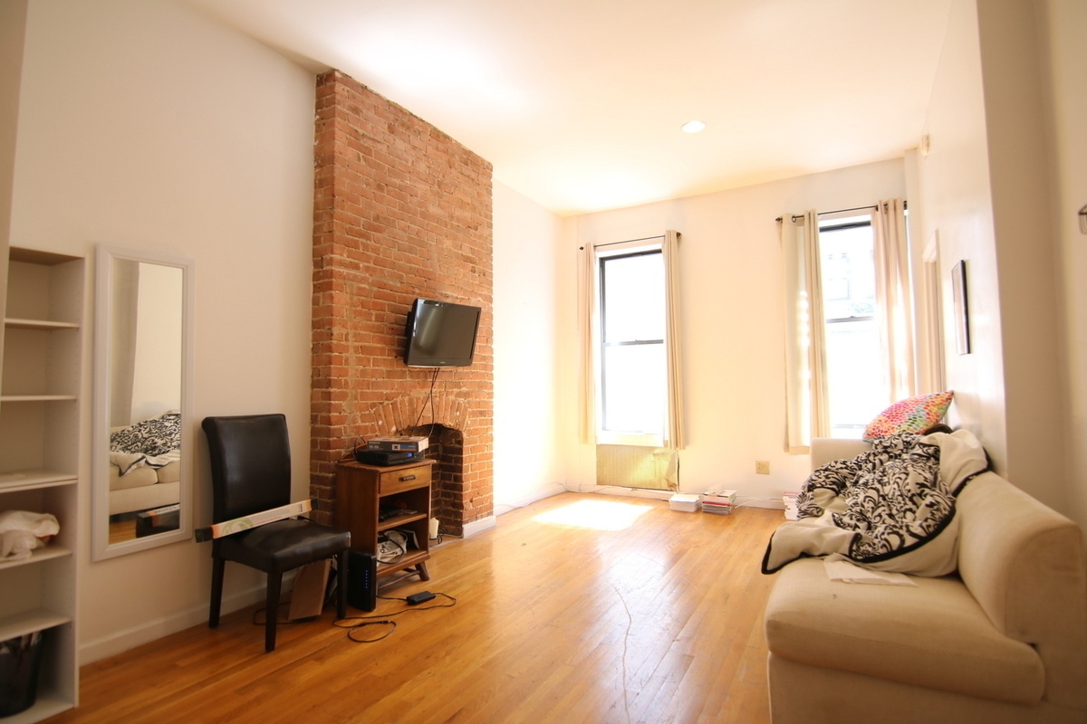 Primary Photo - 161 W 80th St