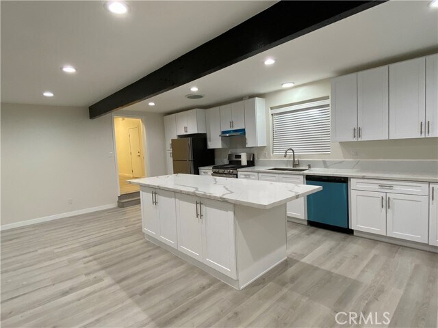 Building Photo - 9130 Balcom Ave