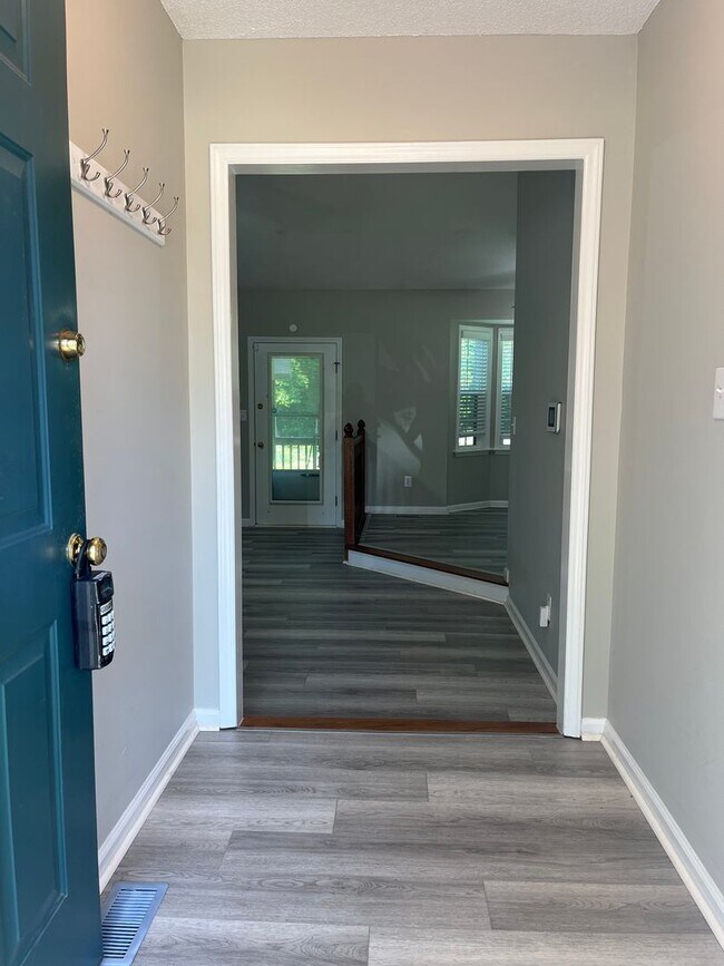 Building Photo - Fantastic Renovated Raleigh Ranch, With Am...