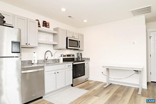 Building Photo - 6842 Chancery Ln