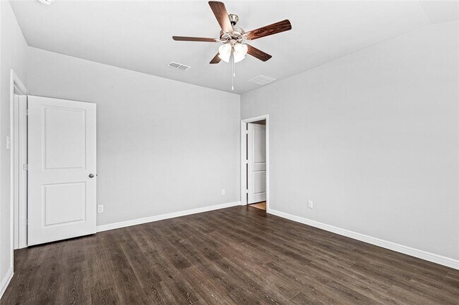 Building Photo - 132 LANGLEY Ln