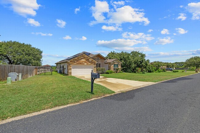 Foto del edificio - 1027 Jewel Ln